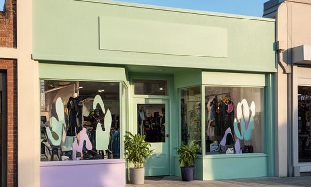 Sportwinkel aan De Schuur in Heerhugowaard op een heldere ochtend